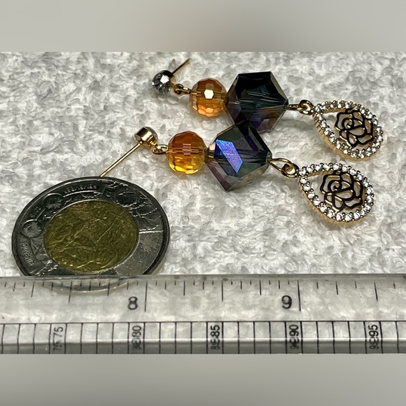 Long dangly charm earrings “ROSES” NWT - Picture 6 of 6